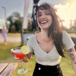 Meet your Posher, Layla